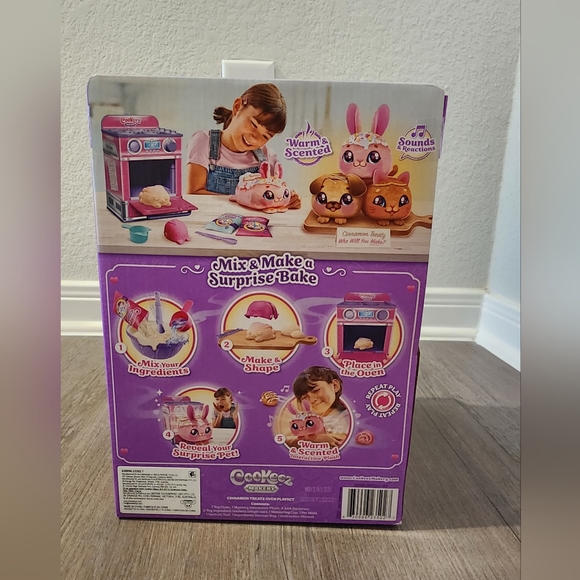 Cookez Makery Cinnamon Treatz Pink Oven, Scented, Interactive Plush. - Picture 4 of 5